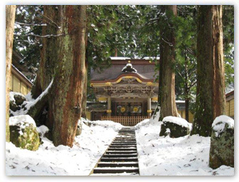 雪の永平寺唐門